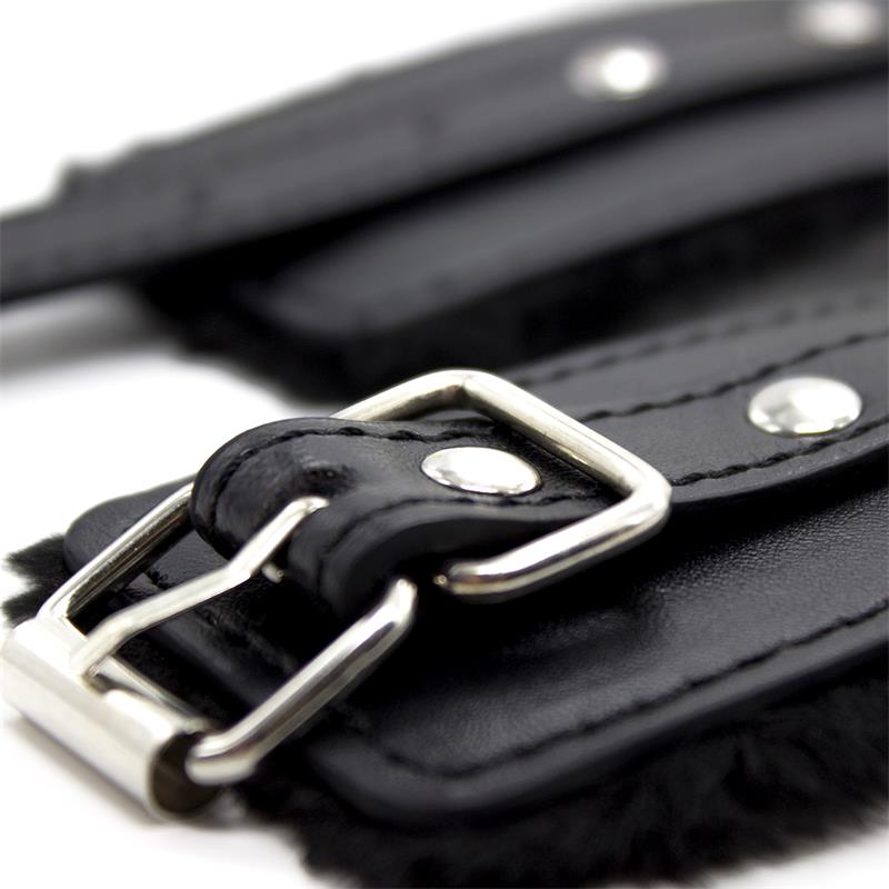 Fur Lined Adjustable Handcuffs 30 cm Black - Image 3